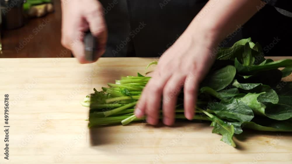 Nutritious and refreshing small cold dish - fungus mixed with spinach Nutritious and refreshing small cold dish - fungus mixed with spinach