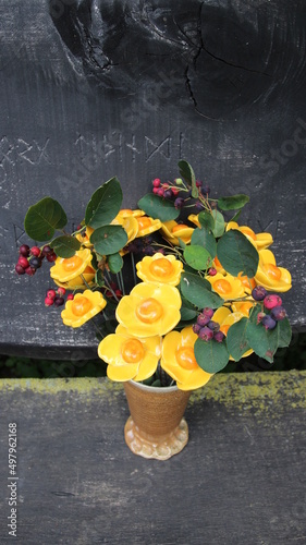Keramikblumen mit Felsenbirne
