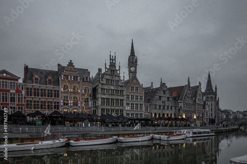 Old buildings over a canal in Ghent © Andriy Tarnay