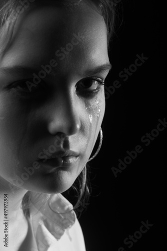 Fototapet sad crying girl