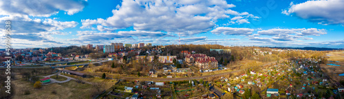 Miasto Gorzów Wielkopolski, panoramiczny widok na Osiedle Rodzinne przy ul. Warszawskiej i Słabońskiego, oraz ogródki działkowe za linią kolejową