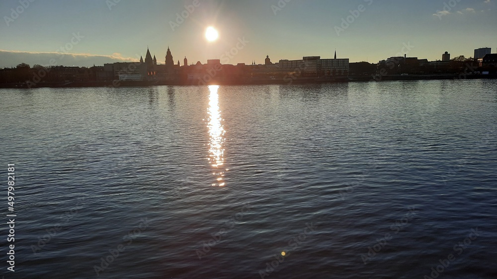Fototapeta premium Mainz mit sonne