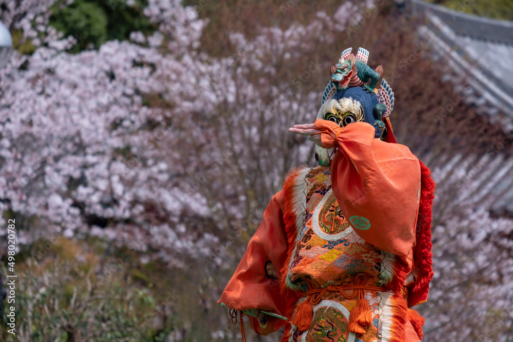 寺院で行われた舞楽奉納 寺院で行われた舞楽奉納