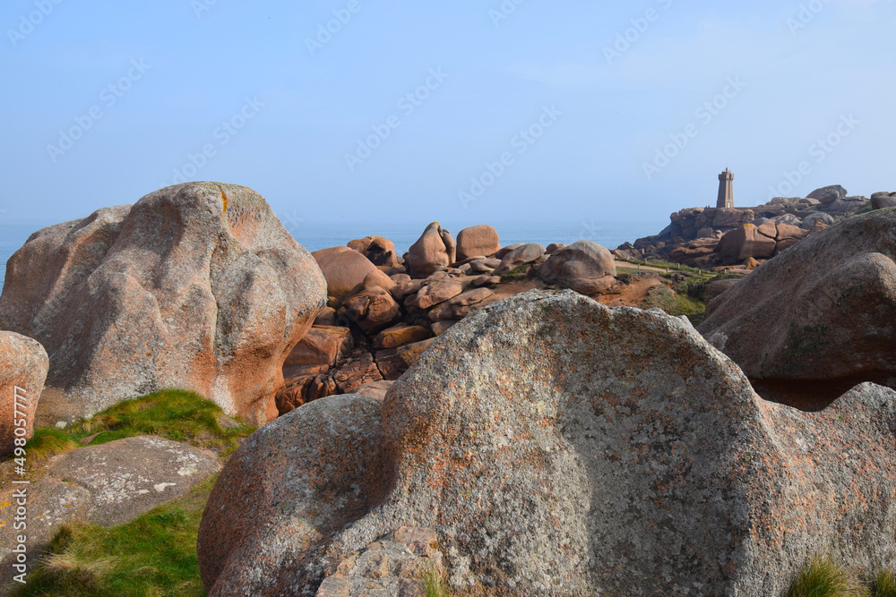 Ploumanac'h lighthouse - cote granite rose, with boulders on the foreground