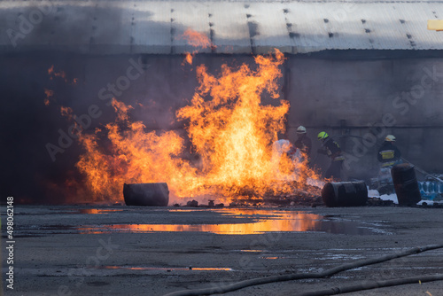Картината върху платно Strong fire in the warehouse
