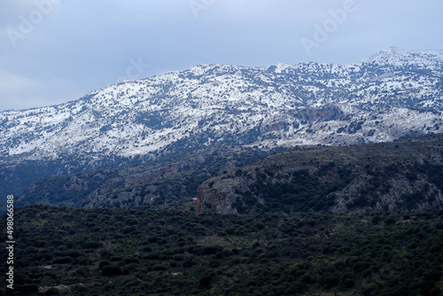 Obraz na płótnie Snow-capped mountains in Crete, in the Askifou region w salonie