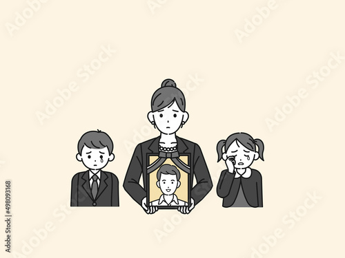 夫の葬式　家族葬　葬儀　告別式　通夜　遺影を持つ妻　女性　母親　死別
