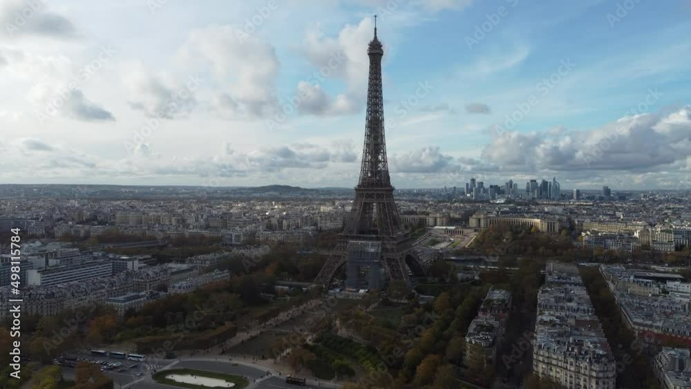 Drone view of the Tour Eiffel with smooth zoom.