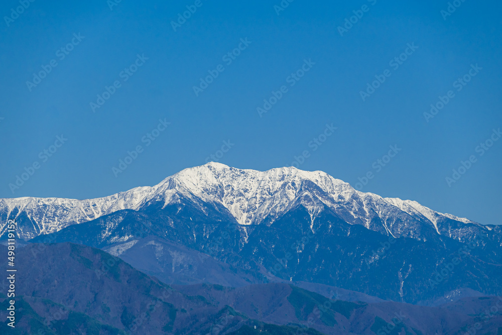 駒ヶ根市から見た南アルプスの雪山