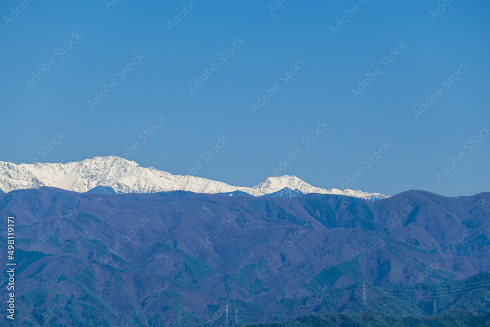 駒ヶ根市から見た南アルプスの雪山