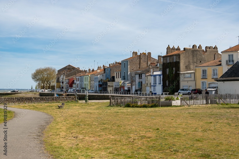 La petite ville de Paimboeuf en Loire Atlantique le long de l'estuaire de la Loire La petite ville de Paimboeuf en Loire Atlantique le long de l'estuaire de la Loire