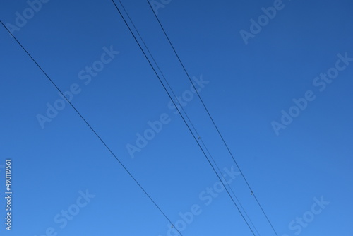 Fils électrique dans le ciel