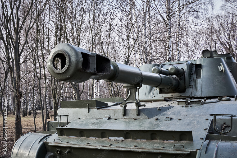 Cannon of a Russian self-propelled howitzer close-up Cannon of a Russian self-propelled howitzer close-up