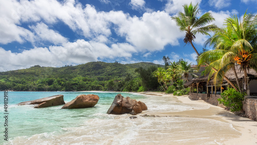 Fototapeta Naklejka Na Ścianę i Meble -  Beautiful Sunny beach in exotic Seychelles tropical island