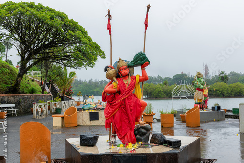 Foto Hanuman Hindu god statue at Ganga Talao (Grand Bassin) Hindu temple, Mauritius