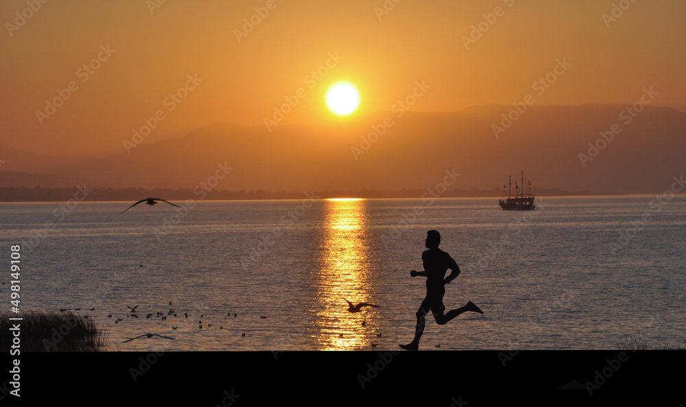 professional runner doing sports at sunset