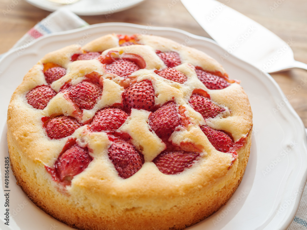 焼きたての苺のケーキ