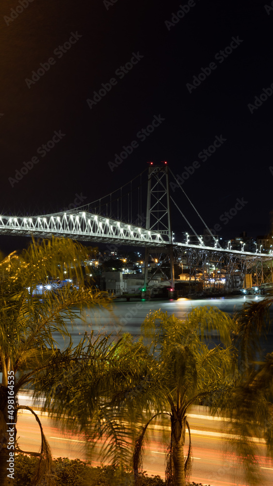 Fototapeta premium Sunset at the Hercilio Luz bridge in Florianópolis, Santa Catarina, Brazil.