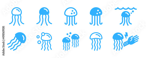 Jellyfish outline icon set. Marine life concept. Vector illustration.