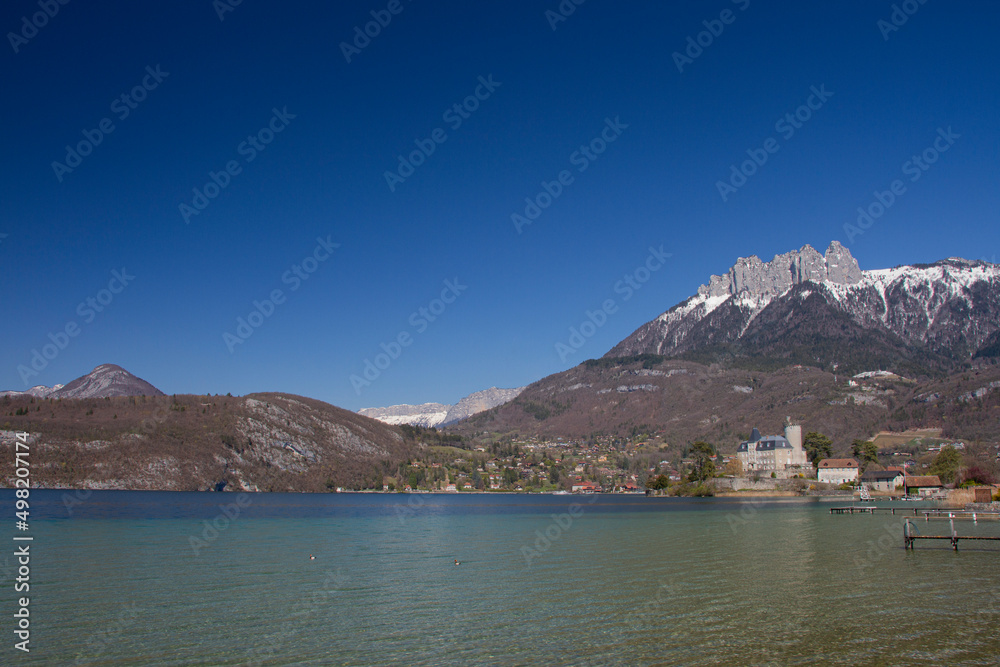 Le Lac d'Annecy, Haute-Savoie, France.
Le Roc de Chère et les Dents de Lanfon