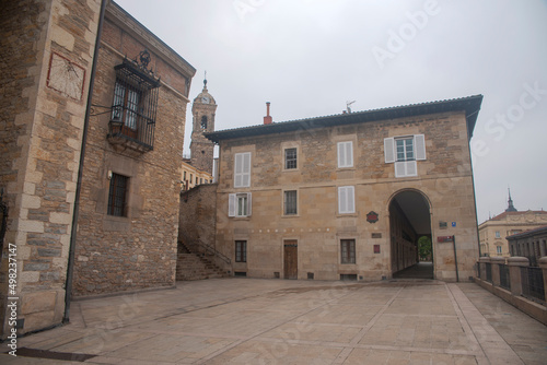 paseo por el casco antiguo de la ciudad de Vitoria-Gasteiz   Espa  a