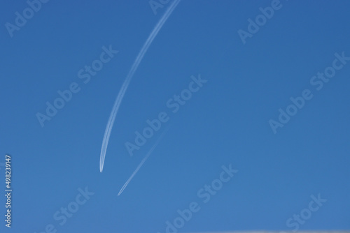 The flight of two planes on the same route. © tangoas