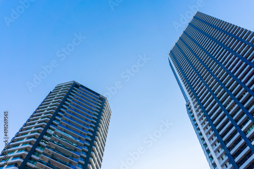 Exterior of high-rise condominium and refreshing blue sky scenery_c_45