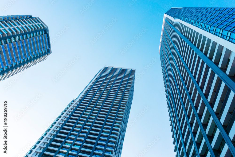 Exterior of high-rise condominium and refreshing blue sky scenery_c_47