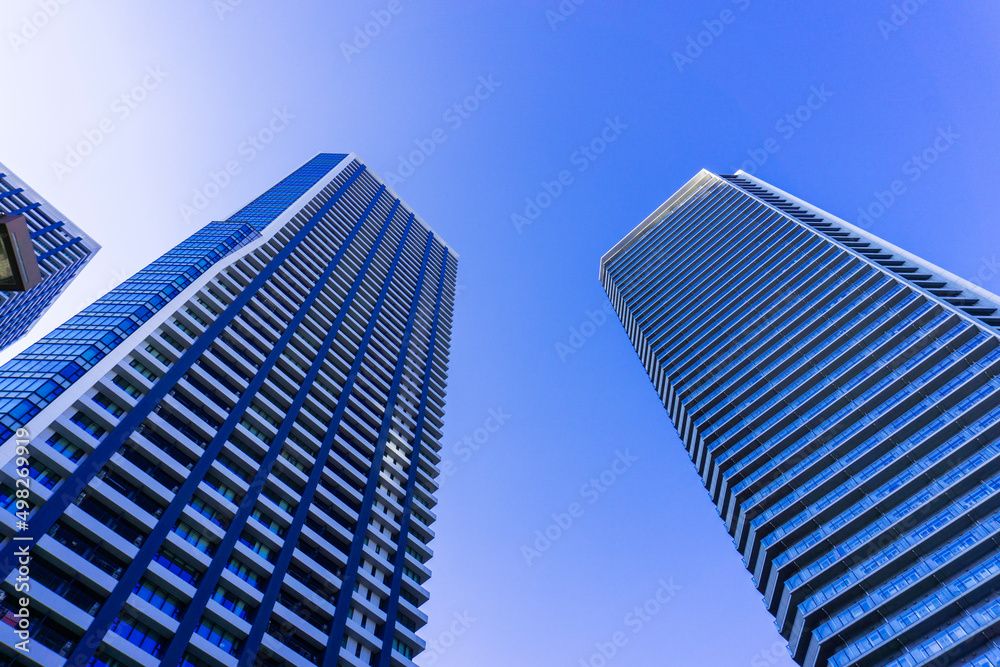 Exterior of high-rise condominium and refreshing blue sky scenery_c_50 Exterior of high-rise condominium and refreshing blue sky scenery_c_50