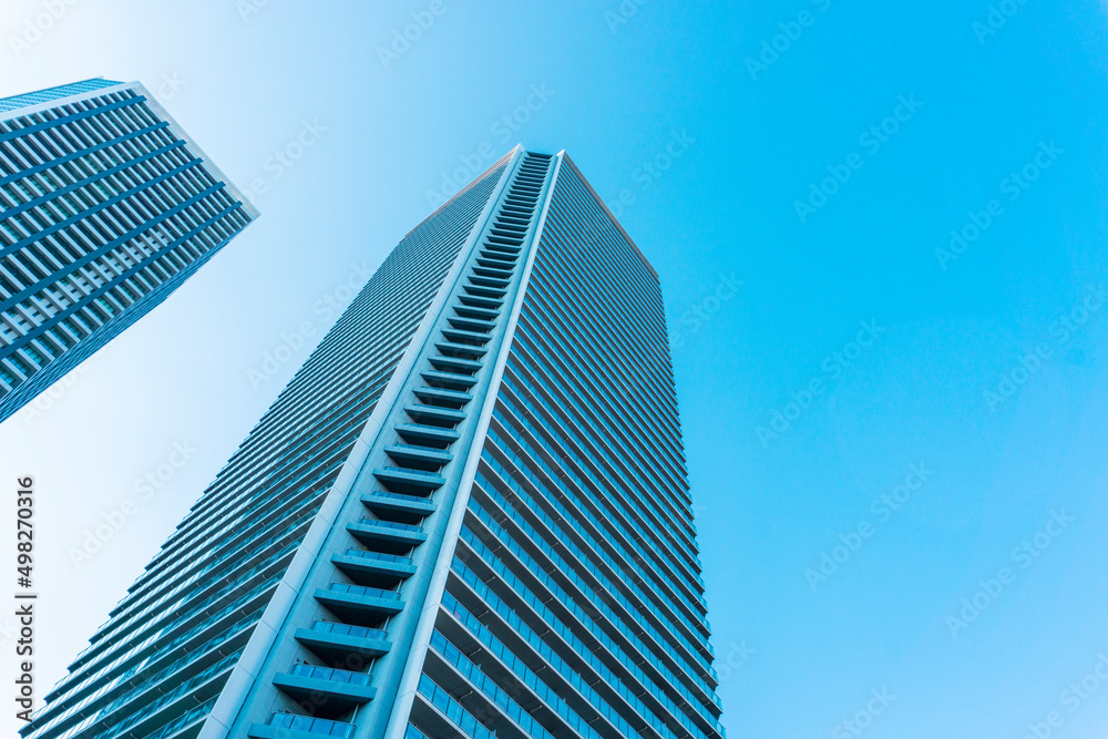 Exterior of high-rise condominium and refreshing blue sky scenery_c_55