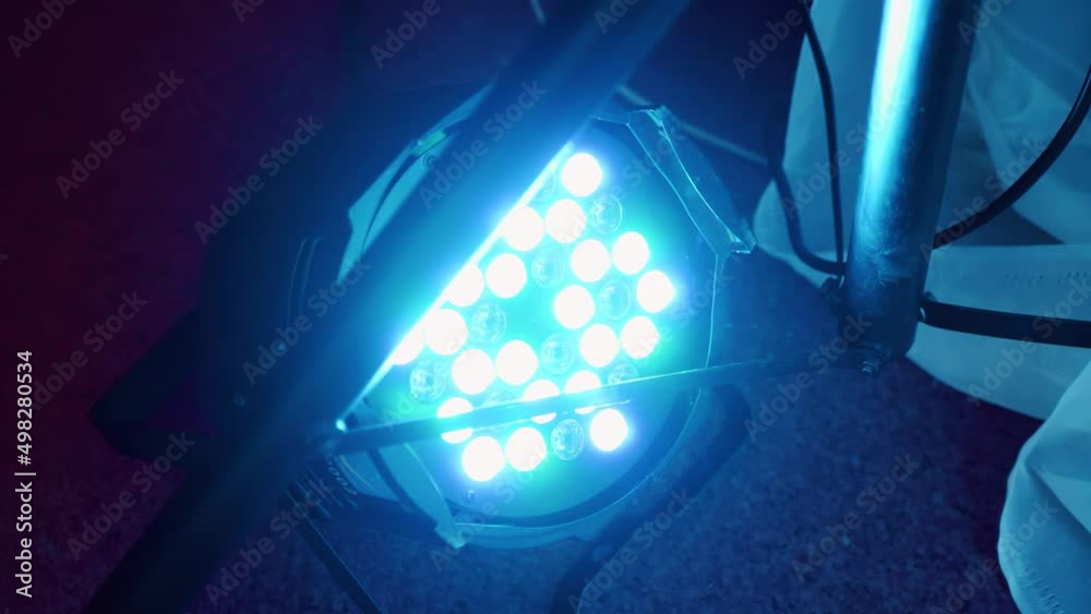 The stage lights rotate and flicker to shine into the camera. Shooting at the event Stock ビデオ