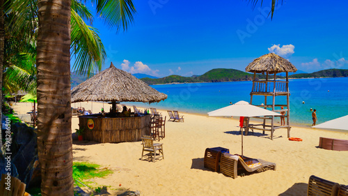 Fototapeta Naklejka Na Ścianę i Meble -  Beautiful beach with turquoise sea. Islands of Vietnam. Palm beach umbrellas. 