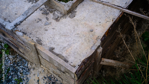 Do-it-yourself concrete foundation for a building