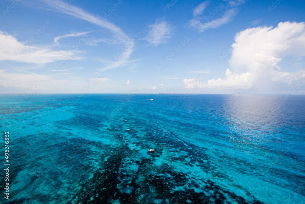 タイトルヘリコプターに乗って上空から撮影したカンクンのカリブ海 タイトルヘリコプターに乗って上空から撮影したカンクンのカリブ海