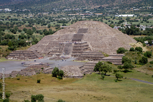 キシコの世界遺産である、古代都市遺跡、宗教都市国家ディオティワカン遺跡・太陽のピラミッドと月のピラミッド