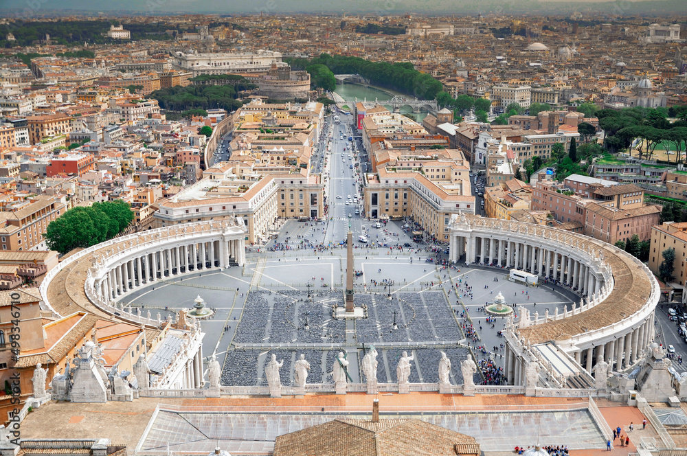 Vue aérienne de la place Saint Pierre de Rome.