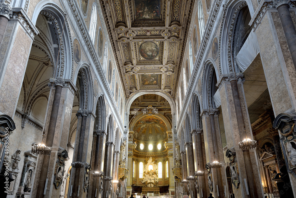 CATHEDRAL IN NAPLES IN ITALY, CENTRAL NAVE

