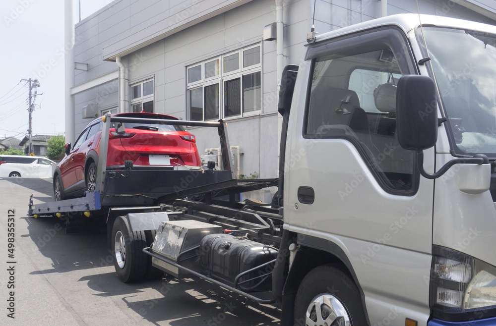 ローダーキャリアカーの荷台に乗り上げる自動車 ローダーキャリアカーの荷台に乗り上げる自動車