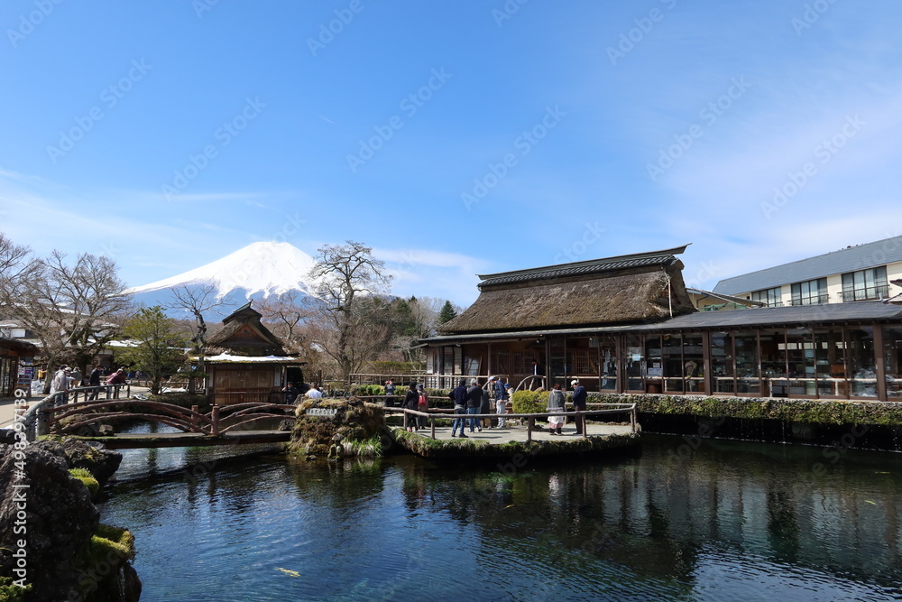 Mt. Fuji and Kagami-ike Pond of Oshino-hakkai Eight Ponds in Oshino-mura Village in Minamitsuru-gun County in Yamanashi Prefecture in Japan 日本の山梨県忍野村の忍野八海の鏡池と富士山