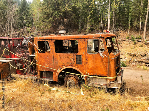 Tableau sur toile Burned Fire Truck