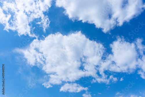 Refreshing blue sky and cloud background material_wide_24