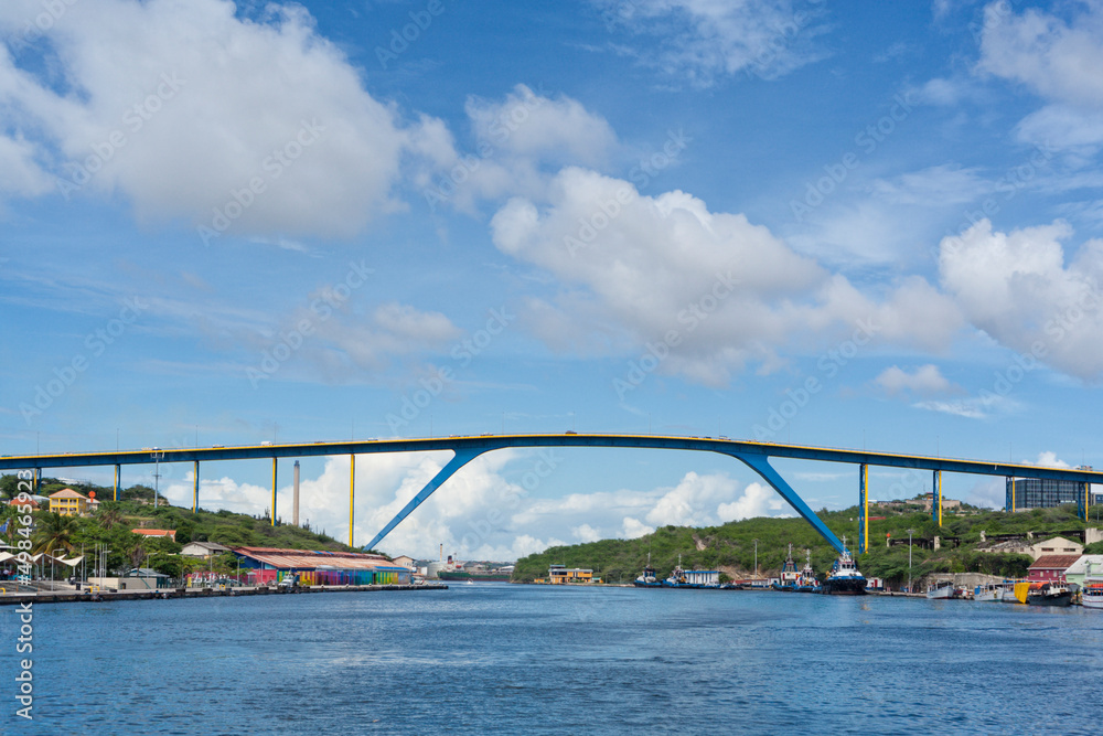 Naklejka premium Queen Juliana bridge or Koningin Julianabrug, Willemstad, Curacao