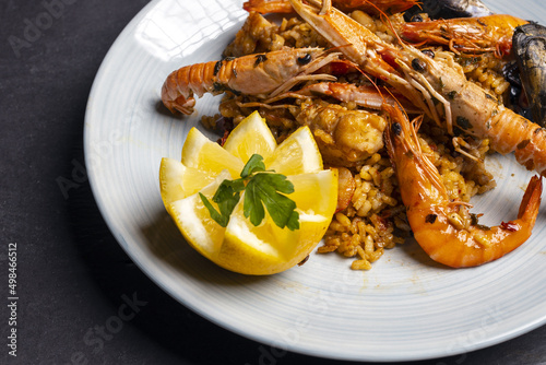 Paella valenciana de marisco