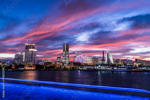                         21                                                       Night view of  Yokohama Minato Mirai 21  and ship light trail