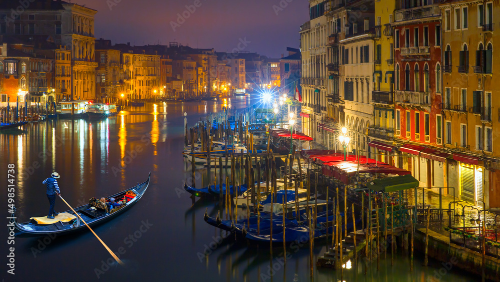 Fototapeta premium Grand Canal view from Rialto Bridge at dusk - Venice, Italy