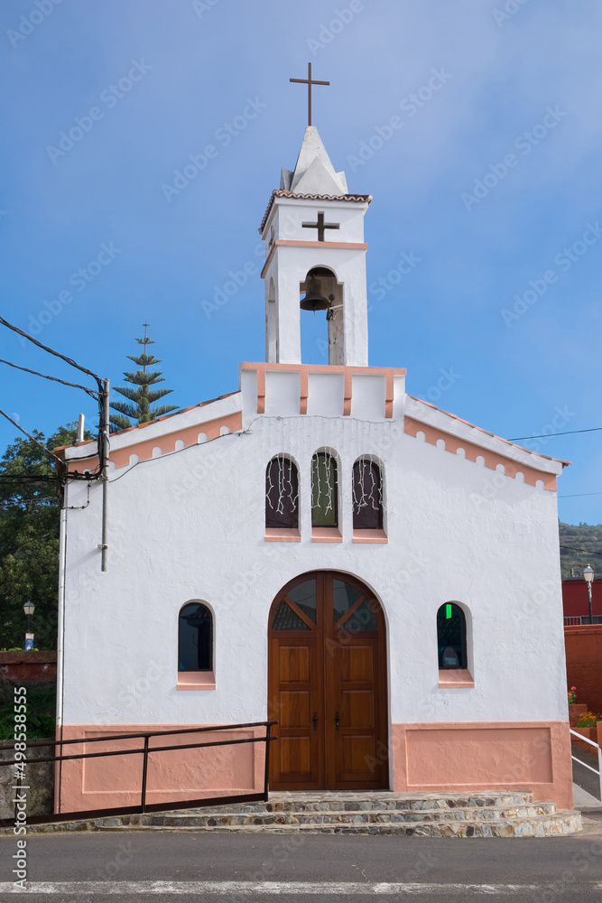 Ermita de Nuestra Señora de La Sagrada Familia en el pueblo de Erjos en el norte de Tenerife, Canarias