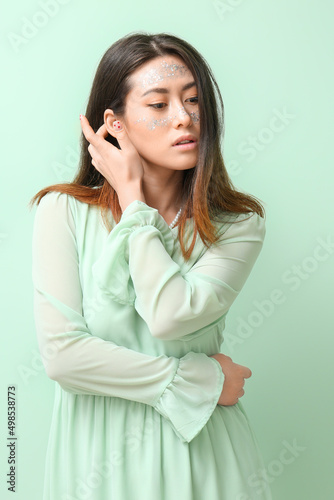 Elegant Asian woman with gl...