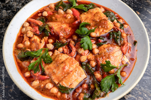 Guiso de pecado con garbanzos, Sopa con pesccado marinado. 