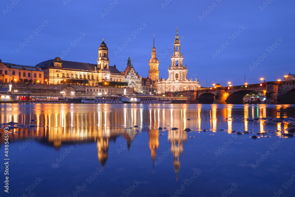 Obraz premium Dresden, Germany on the Elbe River