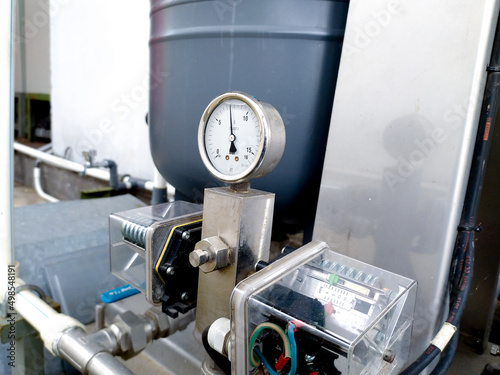 Water pressure switch adjusment with gauge measurement oil pressure.